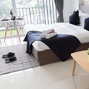 Lamanated flooring and rug in a bedroom